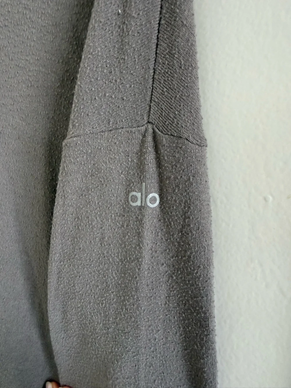 ALO Yoga Soho Pullover in Light Gray